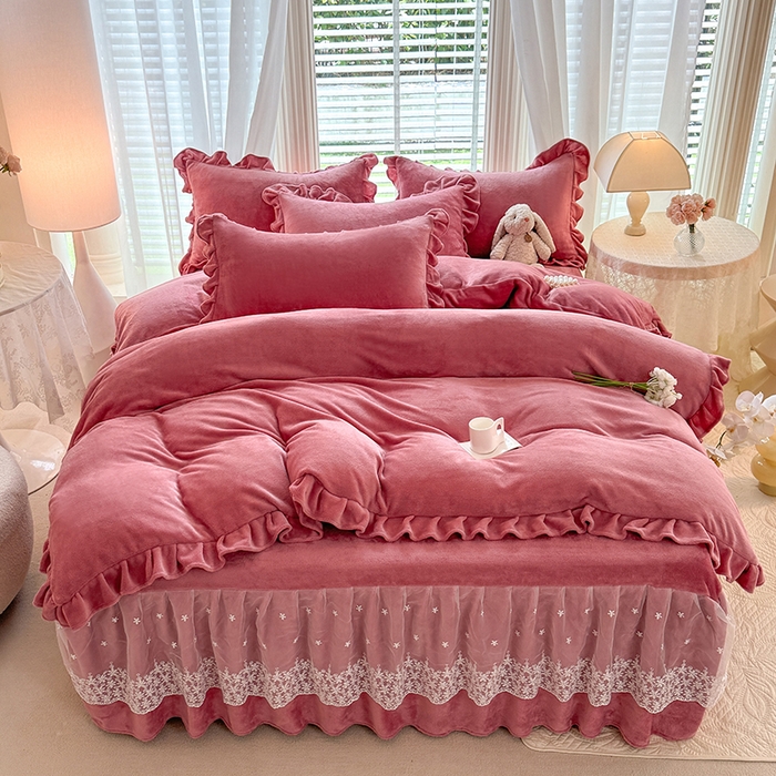 91家纺网 家纺一手货源 找家纺 优家居 2025秋冬高克重牛奶绒床裙款四件套纯色蕾丝边花边刺绣法式公主风床裙款被套 浅豆沙