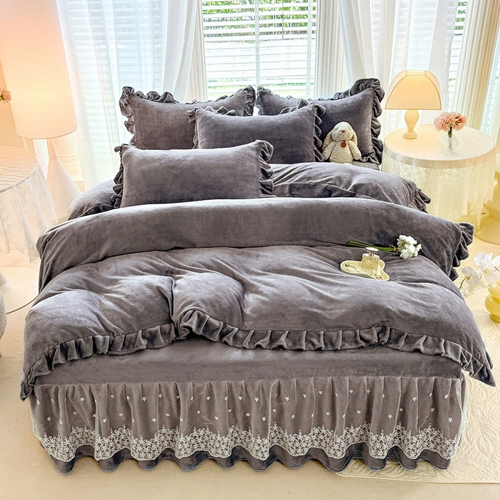 优家居 2025秋冬高克重牛奶绒床裙款四件套纯色蕾丝边花边刺绣法式公主风床裙款被套 冰川灰