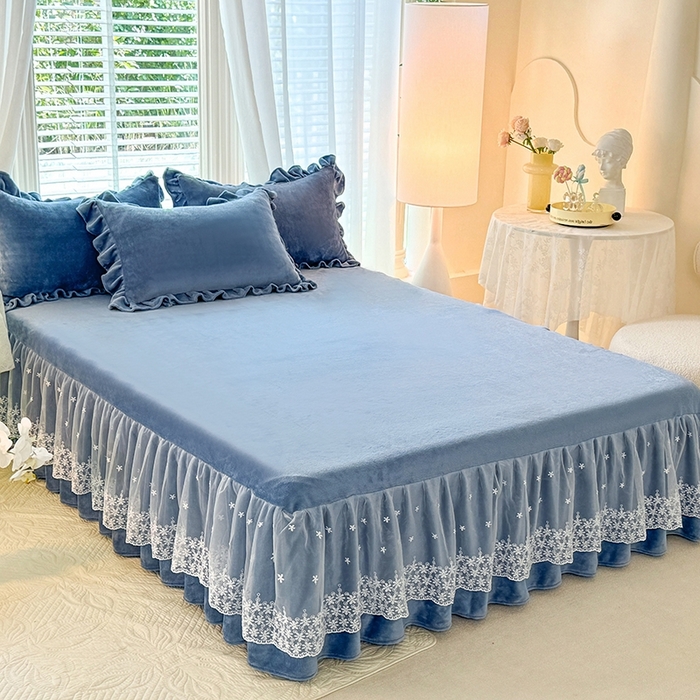 91家纺网 家纺一手货源 找家纺 优家居 2025秋冬高克重牛奶绒床裙纯色蕾丝边花边刺绣法式公主风床罩床盖 繁星蓝