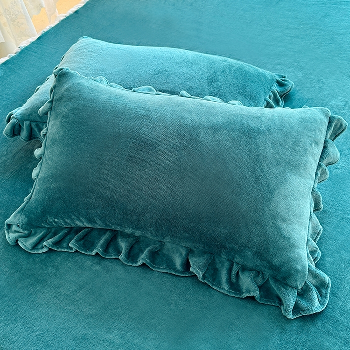 91家纺网 家纺一手货源 找家纺 优家居 2025秋冬高克重牛奶绒床裙纯色蕾丝边花边刺绣法式公主风床罩床盖 灰湖绿