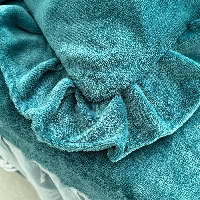 91家纺网 家纺一手货源 找家纺 优家居 2025秋冬高克重牛奶绒床裙纯色蕾丝边花边刺绣法式公主风床罩床盖 灰湖绿