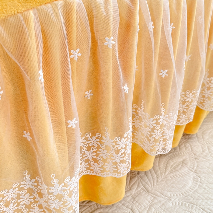 91家纺网 家纺一手货源 找家纺 优家居 2025秋冬高克重牛奶绒床裙纯色蕾丝边花边刺绣法式公主风床罩床盖 奶酪黄