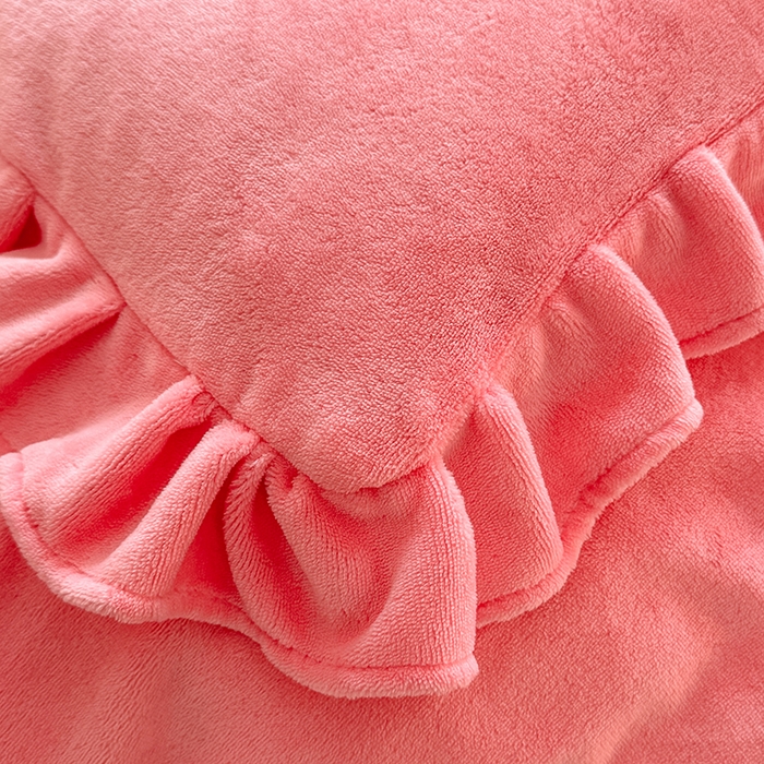 91家纺网 家纺一手货源 找家纺 优家居 2025秋冬高克重牛奶绒床裙纯色蕾丝边花边刺绣法式公主风床罩床盖 甜心粉