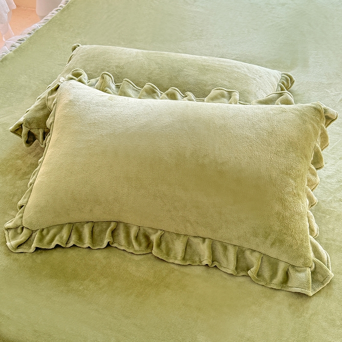 91家纺网 家纺一手货源 找家纺 优家居 2025秋冬高克重牛奶绒床裙款四件套纯色蕾丝边花边刺绣法式公主风床裙款被套 清新绿