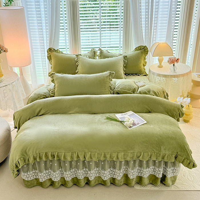 91家纺网 家纺一手货源 找家纺 优家居 2025秋冬高克重牛奶绒床裙款四件套纯色蕾丝边花边刺绣法式公主风床裙款被套 清新绿