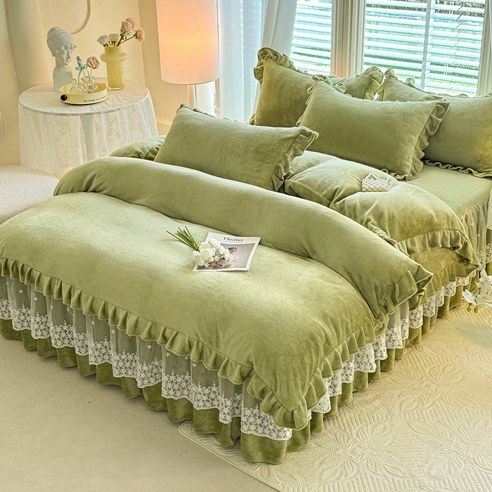 91家纺网 家纺一手货源 找家纺 优家居 2025秋冬高克重牛奶绒床裙款四件套纯色蕾丝边花边刺绣法式公主风床裙款被套 清新绿