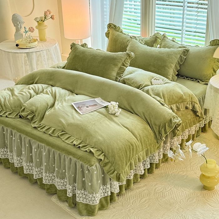 91家纺网 家纺一手货源 找家纺 优家居 2025秋冬高克重牛奶绒床裙款四件套纯色蕾丝边花边刺绣法式公主风床裙款被套 清新绿