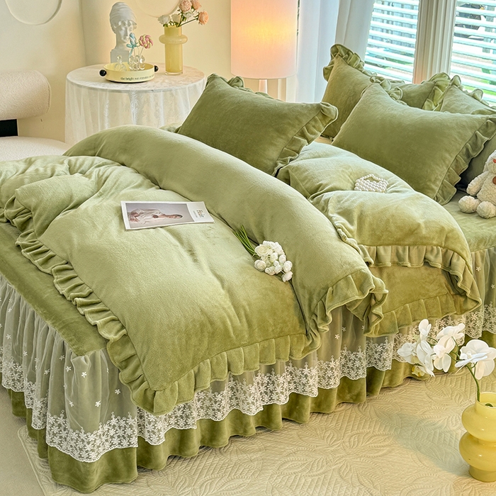 91家纺网 家纺一手货源 找家纺 优家居 2025秋冬高克重牛奶绒床裙款四件套纯色蕾丝边花边刺绣法式公主风床裙款被套 清新绿