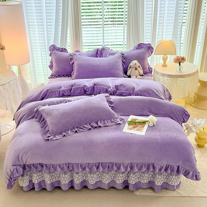91家纺网 家纺一手货源 找家纺 优家居 2025秋冬高克重牛奶绒床裙款四件套纯色蕾丝边花边刺绣法式公主风床裙款被套 香芋紫
