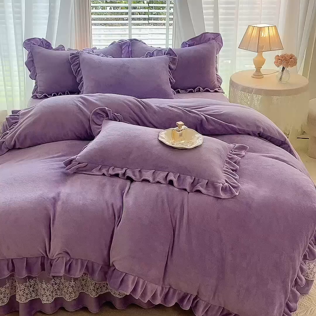 91家纺网 家纺一手货源 找家纺 优家居 2025秋冬高克重牛奶绒床裙款四件套纯色蕾丝边花边刺绣法式公主风床裙款被套 香芋紫