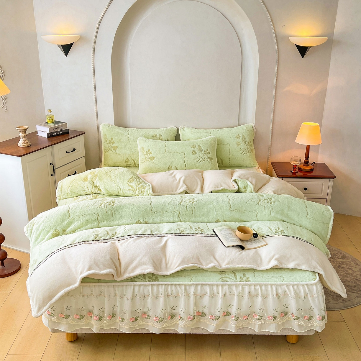 91家纺网 家纺一手货源 找家纺 眠势力 2025新款兔毛绒雕花四件套冬季兔兔绒加绒被套床裙款床笠套件带刺绣花边 繁花-绒绿