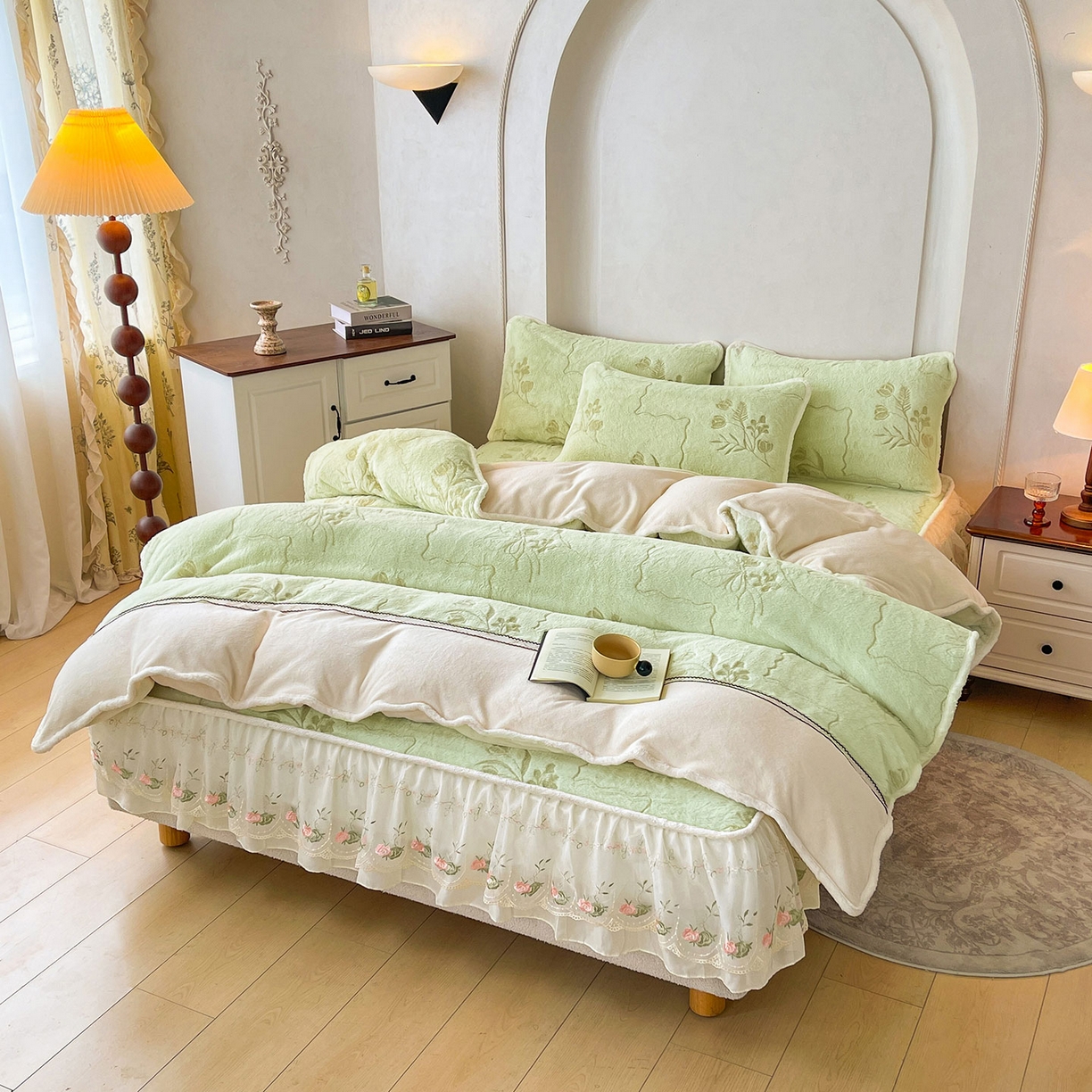 91家纺网 家纺一手货源 找家纺 眠势力 2025新款兔毛绒雕花四件套冬季兔兔绒加绒被套床裙款床笠套件带刺绣花边 繁花-绒绿