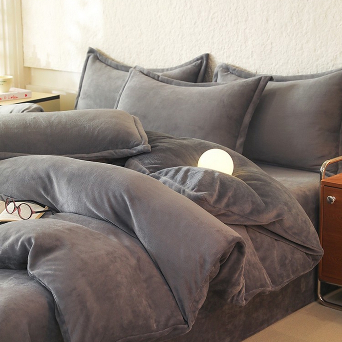 91家纺网 家纺一手货源 找家纺 （总）优家居 2025秋冬高克重牛奶绒四件套纯色简约日式风床单款被套