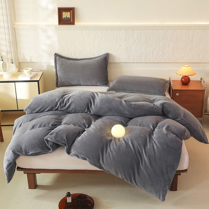 91家纺网 家纺一手货源 找家纺 （总）优家居 2025秋冬高克重牛奶绒四件套纯色简约日式风床单款被套