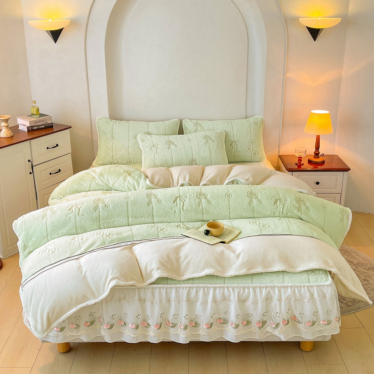 91家纺网 家纺一手货源 找家纺 眠势力 2025新款兔毛绒雕花四件套冬季兔兔绒加绒被套床裙款床笠套件带刺绣花边 若溪-绒绿