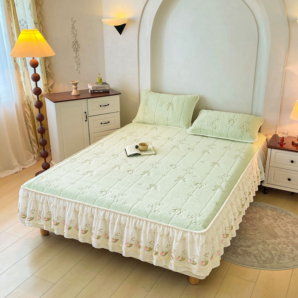 91家纺网 家纺一手货源 找家纺 眠势力 2025新款兔毛绒雕花四件套冬季兔兔绒加绒被套床裙款床笠套件带刺绣花边 若溪-绒绿