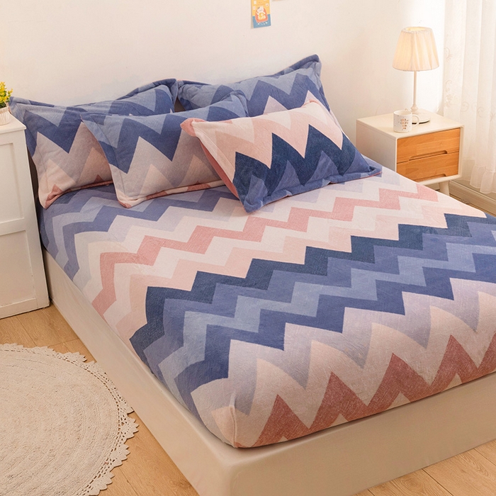 91家纺网 家纺一手货源 找家纺 金盛纺 2025新款高克重牛奶绒印花系列单床笠(可定制) 梦境（粉）