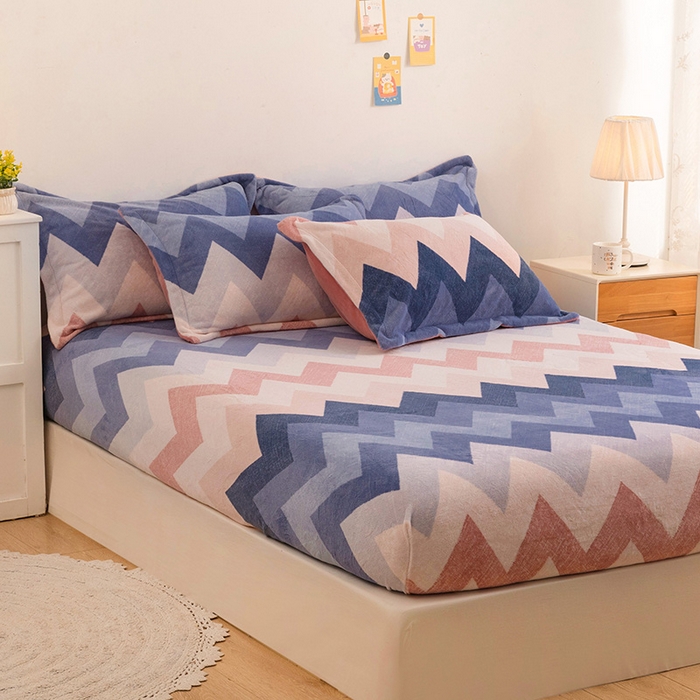 91家纺网 家纺一手货源 找家纺 金盛纺 2025新款高克重牛奶绒印花系列单床笠(可定制) 梦境（粉）