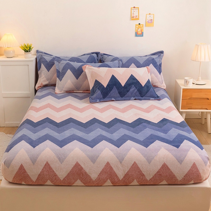 91家纺网 家纺一手货源 找家纺 金盛纺 2025新款高克重牛奶绒印花系列单床笠(可定制) 梦境（粉）