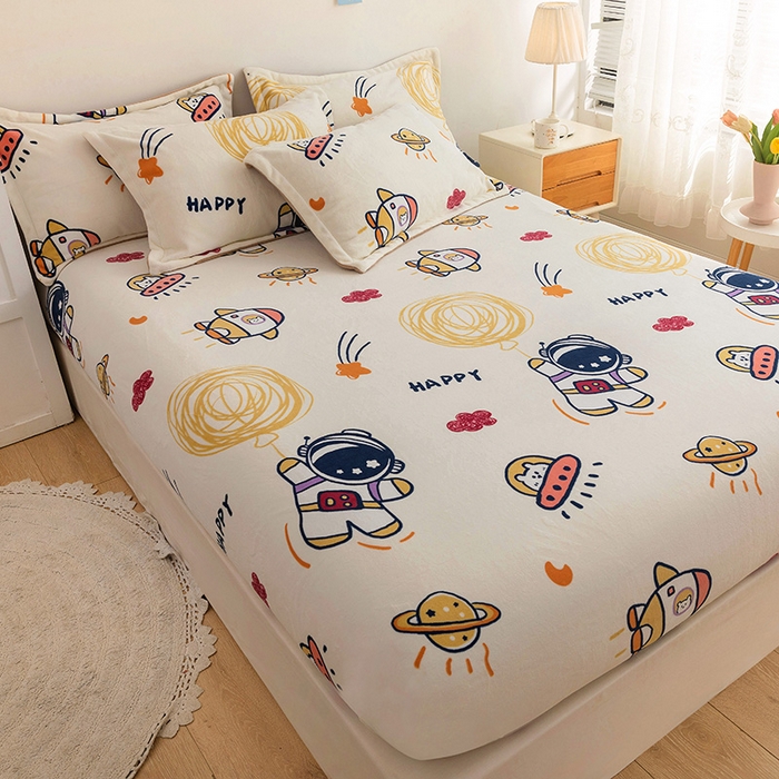 91家纺网 家纺一手货源 找家纺 金盛纺 2025新款高克重牛奶绒印花系列单床笠(可定制) 宇航员