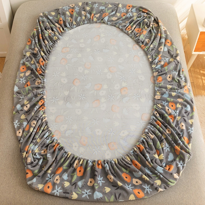 91家纺网 家纺一手货源 找家纺 金盛纺 2025新款高克重牛奶绒印花系列单床笠(可定制) 繁花（灰）