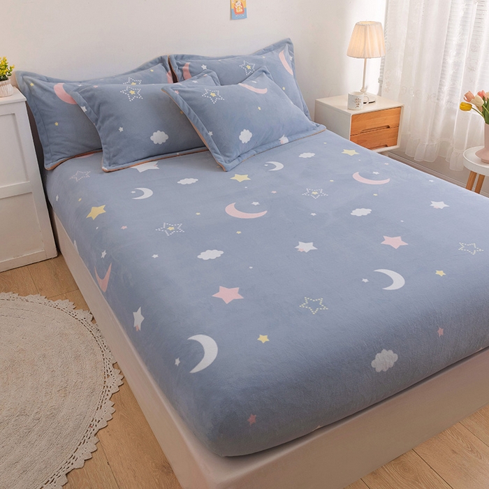 91家纺网 家纺一手货源 找家纺 金盛纺 2025新款高克重牛奶绒印花系列单床笠(可定制) 梦幻星空（蓝）