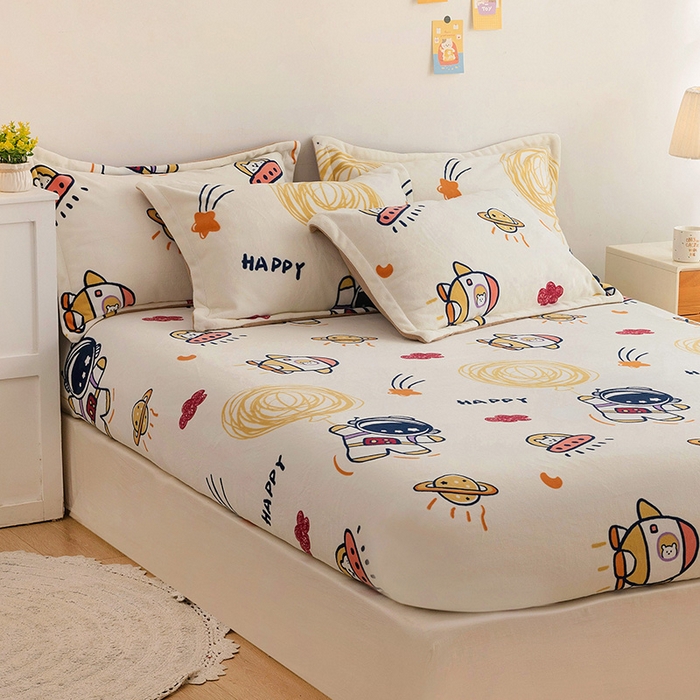 91家纺网 家纺一手货源 找家纺 金盛纺 2025新款高克重牛奶绒印花系列单床笠(可定制) 宇航员