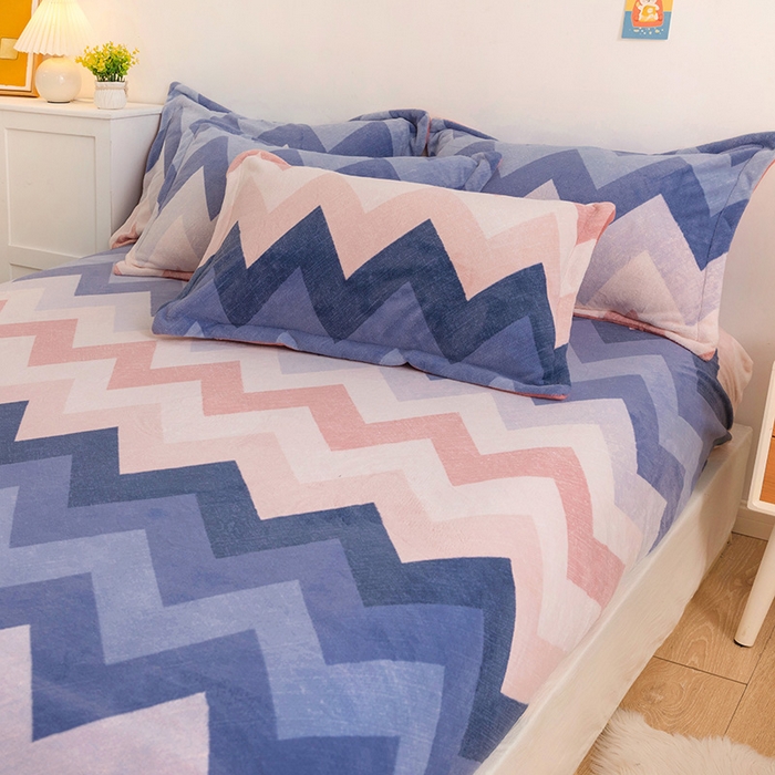 91家纺网 家纺一手货源 找家纺 金盛纺 2025新款高克重牛奶绒印花系列单床笠(可定制) 梦境（粉）