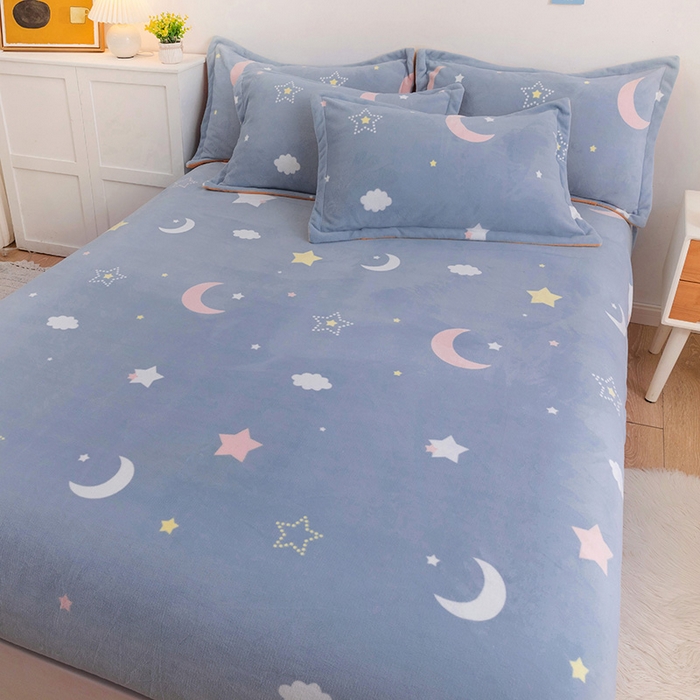 91家纺网 家纺一手货源 找家纺 金盛纺 2025新款高克重牛奶绒印花系列单床笠(可定制) 梦幻星空（蓝）