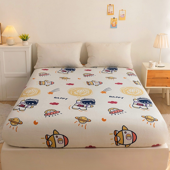 91家纺网 家纺一手货源 找家纺 金盛纺 2025新款高克重牛奶绒印花系列单床笠(可定制) 宇航员