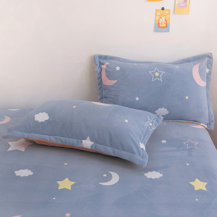 91家纺网 家纺一手货源 找家纺 金盛纺 2025新款高克重牛奶绒印花系列单床笠(可定制) 梦幻星空（蓝）