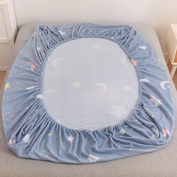 91家纺网 家纺一手货源 找家纺 金盛纺 2025新款高克重牛奶绒印花系列单床笠(可定制) 梦幻星空（蓝）