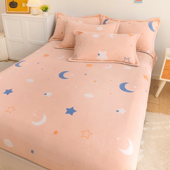 91家纺网 家纺一手货源 找家纺 金盛纺 2025新款高克重牛奶绒印花系列单床笠(可定制) 梦幻星空（粉）