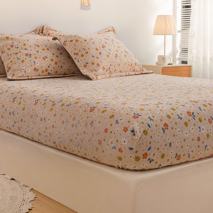 91家纺网 家纺一手货源 找家纺 金盛纺 2025新款高克重牛奶绒印花系列单床笠(可定制) 亦欢（粉）