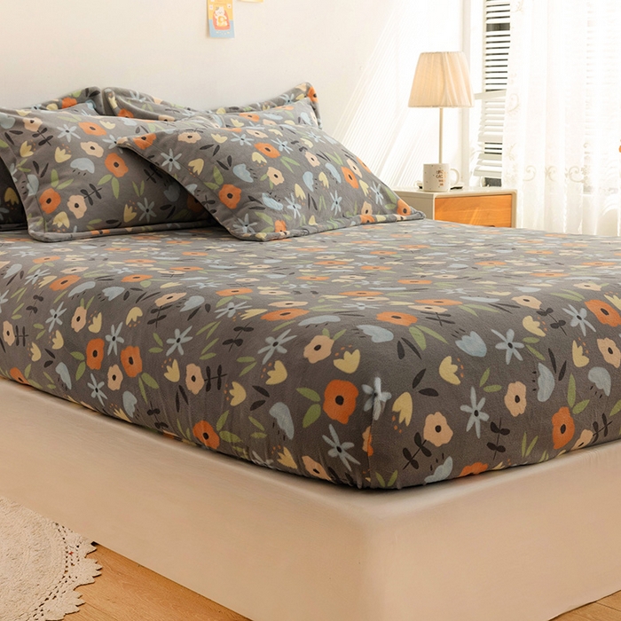 91家纺网 家纺一手货源 找家纺 金盛纺 2025新款高克重牛奶绒印花系列单床笠(可定制) 繁花（灰）