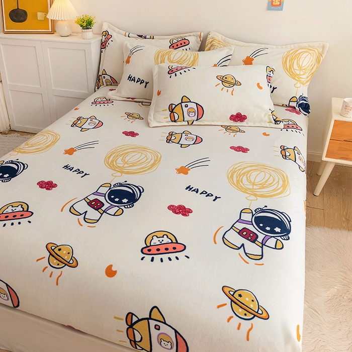 91家纺网 家纺一手货源 找家纺 金盛纺 2025新款高克重牛奶绒印花系列单床笠(可定制) 宇航员