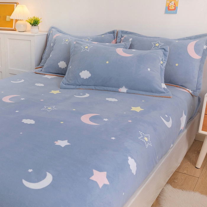 91家纺网 家纺一手货源 找家纺 金盛纺 2025新款高克重牛奶绒印花系列单床笠(可定制) 梦幻星空（蓝）