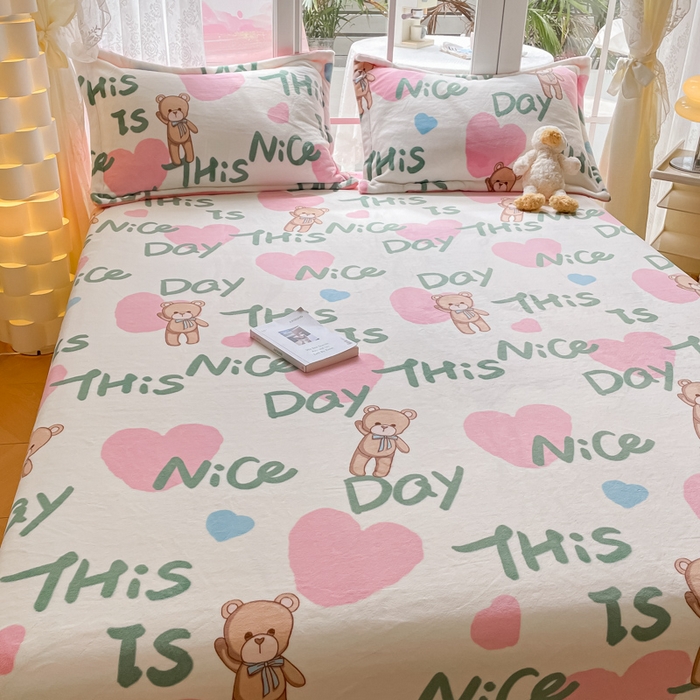 91家纺网 家纺一手货源 找家纺 金盛纺 2025新款高克重牛奶绒印花系列单床笠(可定制) 粉红桃心