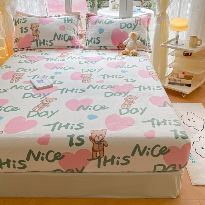 91家纺网 家纺一手货源 找家纺 金盛纺 2025新款高克重牛奶绒印花系列单床笠(可定制) 粉红桃心