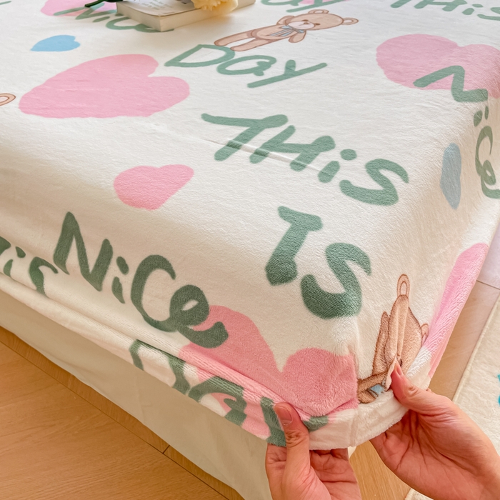 91家纺网 家纺一手货源 找家纺 金盛纺 2025新款高克重牛奶绒印花系列单床笠(可定制) 粉红桃心