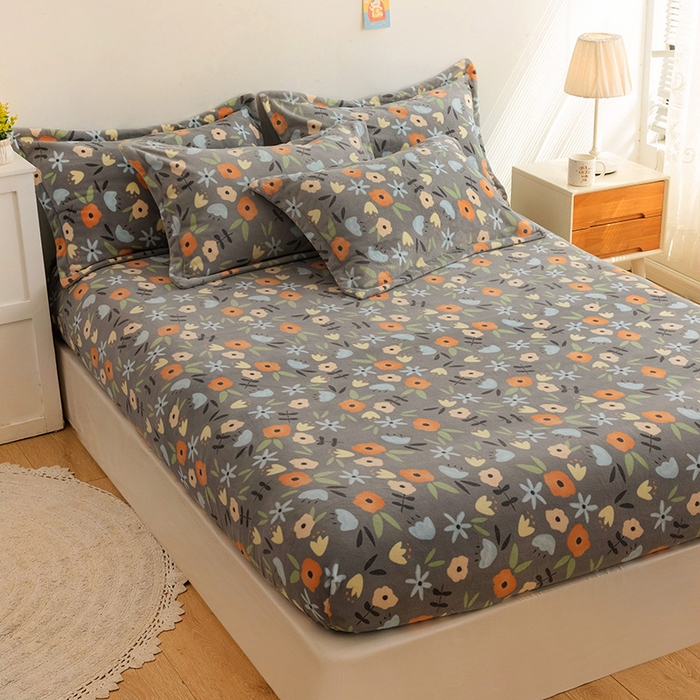 91家纺网 家纺一手货源 找家纺 金盛纺 2025新款高克重牛奶绒印花系列单床笠(可定制) 繁花（灰）