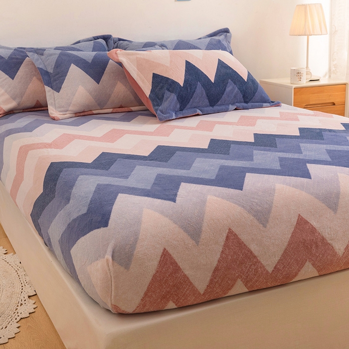 91家纺网 家纺一手货源 找家纺 金盛纺 2025新款高克重牛奶绒印花系列单床笠(可定制) 梦境（粉）