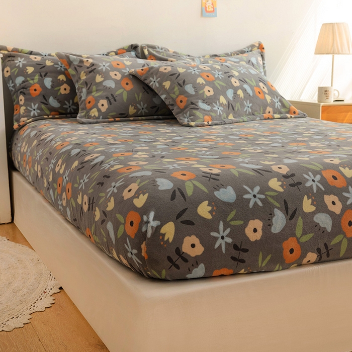 91家纺网 家纺一手货源 找家纺 金盛纺 2025新款高克重牛奶绒印花系列单床笠(可定制) 繁花（灰）