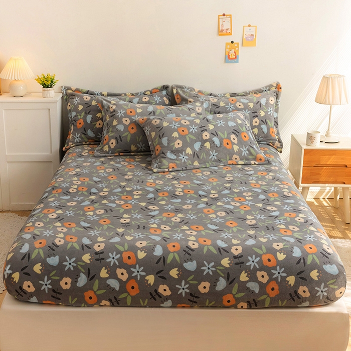 91家纺网 家纺一手货源 找家纺 金盛纺 2025新款高克重牛奶绒印花系列单床笠(可定制) 繁花（灰）