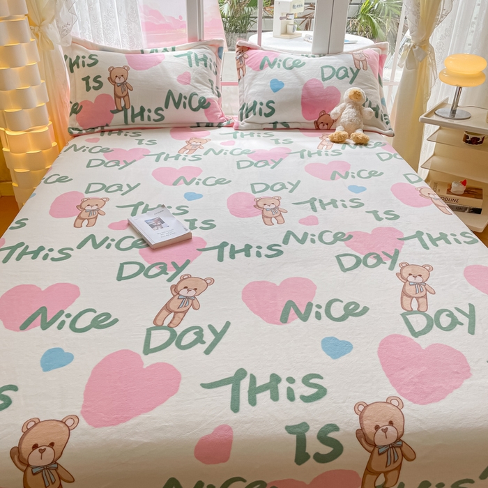 91家纺网 家纺一手货源 找家纺 金盛纺 2025新款高克重牛奶绒印花系列单床笠(可定制) 粉红桃心