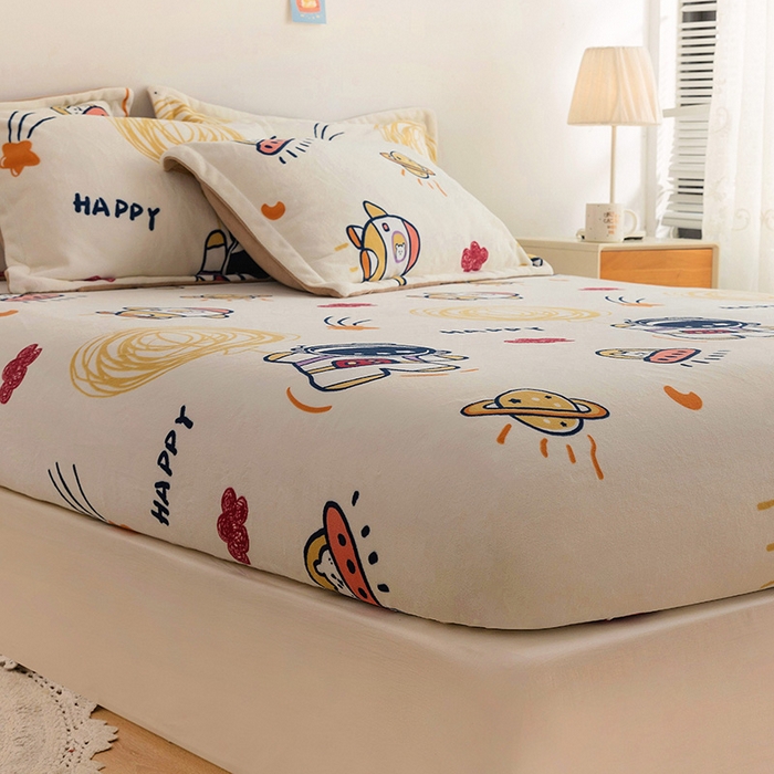 91家纺网 家纺一手货源 找家纺 金盛纺 2025新款高克重牛奶绒印花系列单床笠(可定制) 宇航员