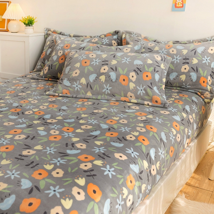 91家纺网 家纺一手货源 找家纺 金盛纺 2025新款高克重牛奶绒印花系列单床笠(可定制) 繁花（灰）