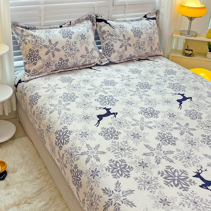 91家纺网 家纺一手货源 找家纺 金盛纺 2025新款高克重牛奶绒印花系列单床笠(可定制) 圣诞鹿