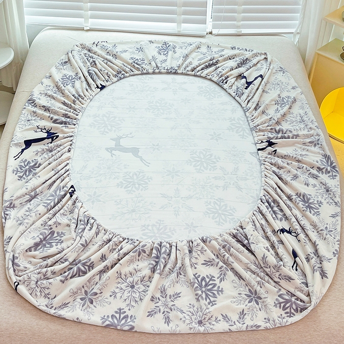 91家纺网 家纺一手货源 找家纺 金盛纺 2025新款高克重牛奶绒印花系列单床笠(可定制) 圣诞鹿