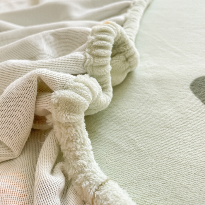 91家纺网 家纺一手货源 找家纺 金盛纺 2025新款高克重牛奶绒印花系列单床笠(可定制) 花仙子